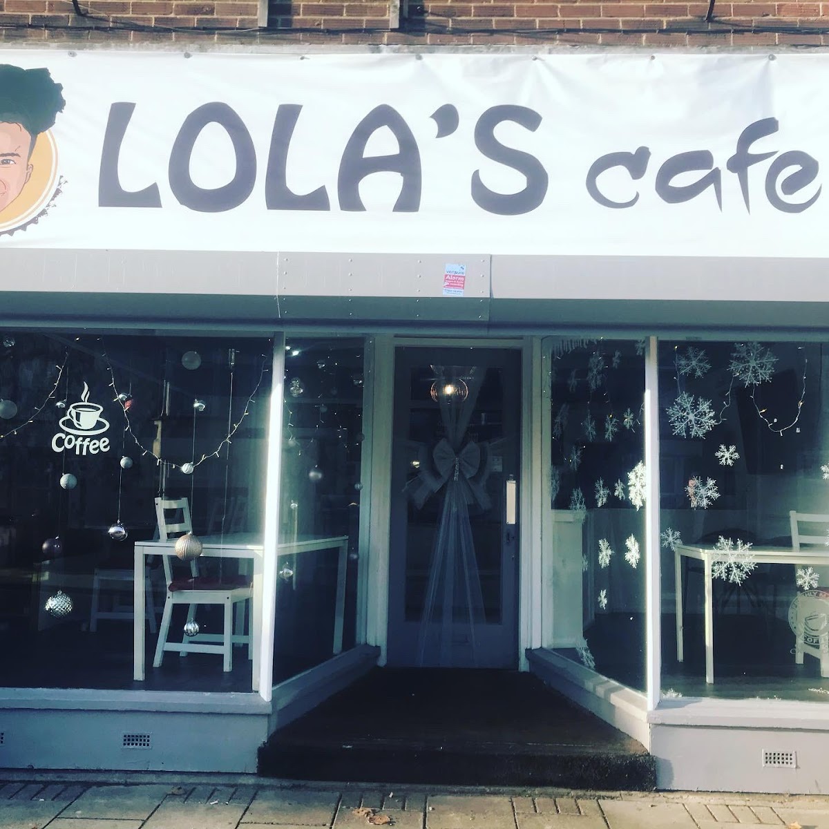 Lola's Cafe